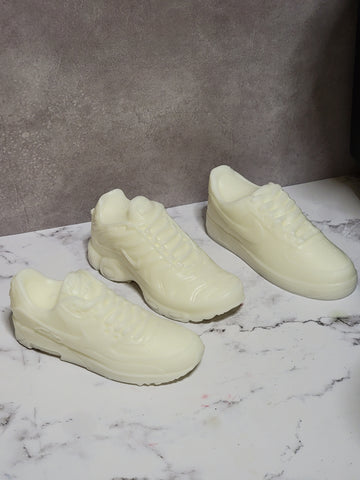 Sneaker head trio